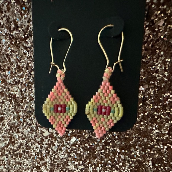 Handmade Indigenous  Beaded Earrings 🌸 - Picture 3 of 7